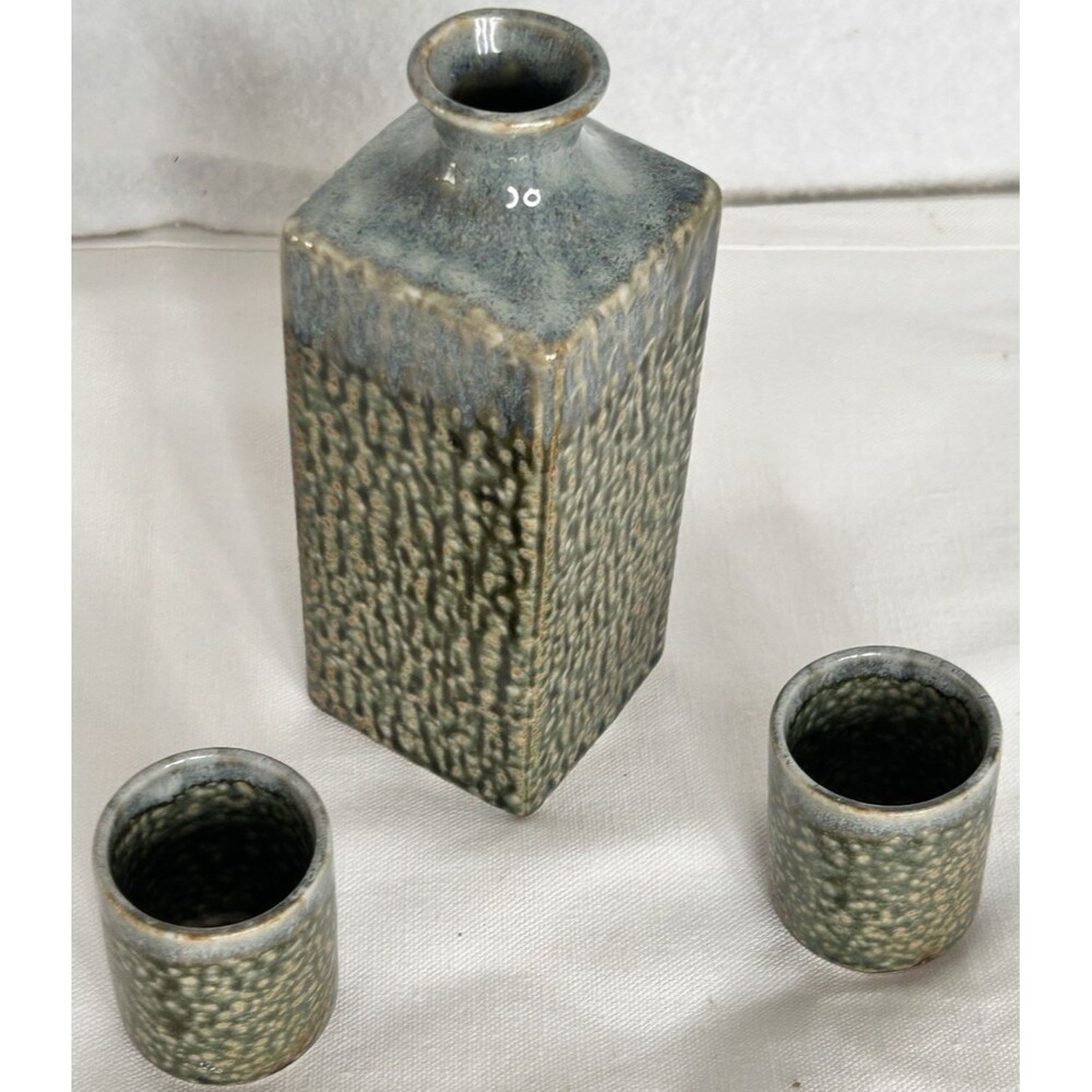 Vintage Japan Stoneware Pottery 1 Bottle 2 Cups Saki Set Hostess Gift